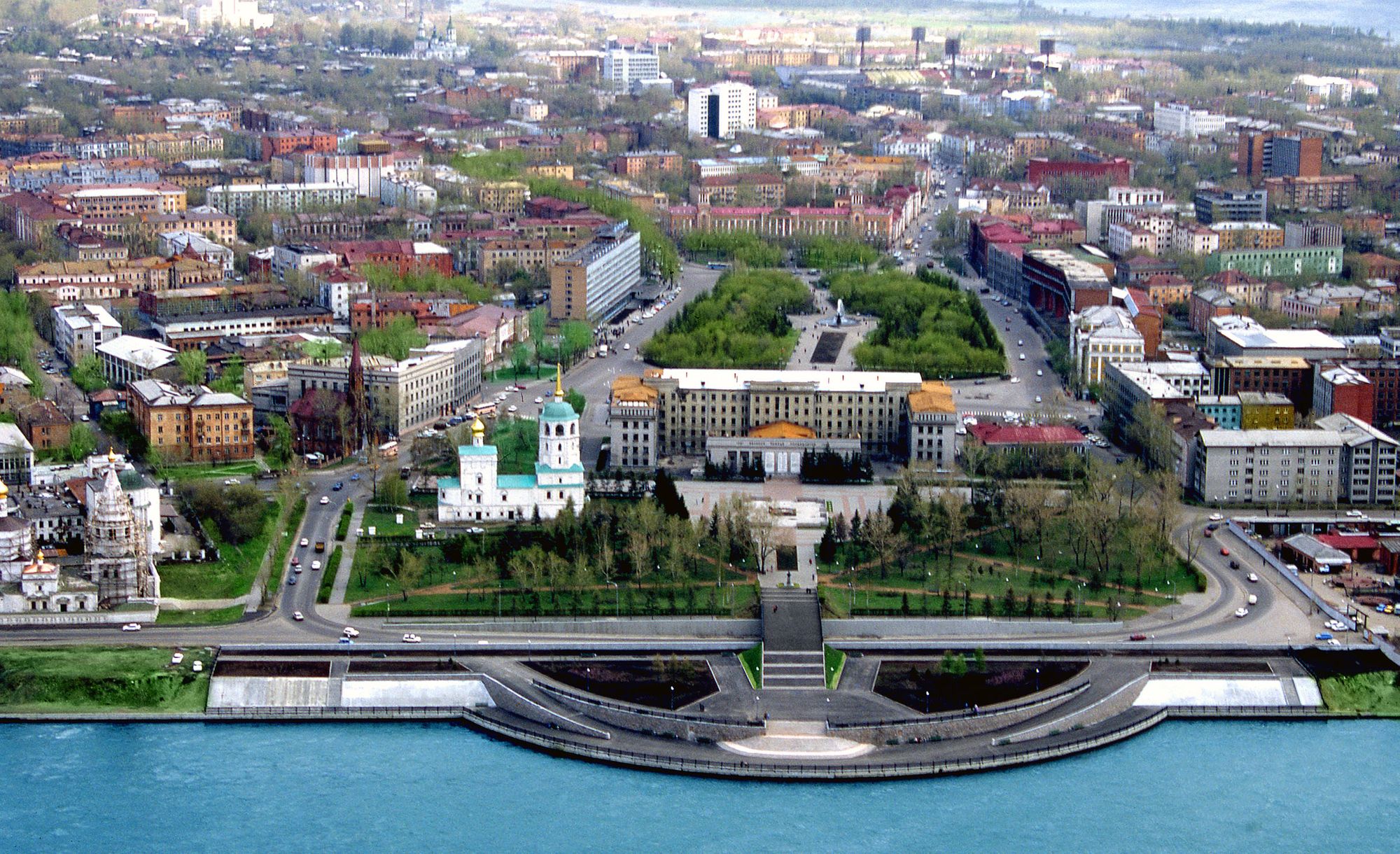 Иркутск назван в честь. Иркутск центр города. Иркутск административный центр. Центр Иркутска с высоты. Иркутск с высоты птичьего полета.