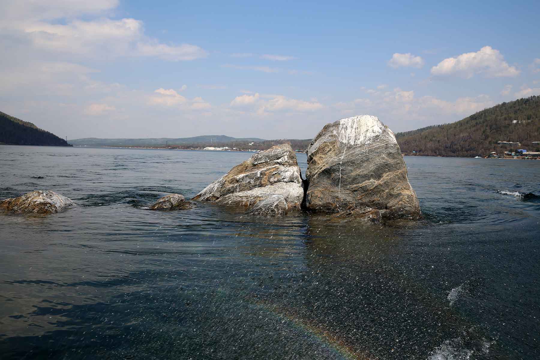 Шаман камень на Байкале под водой фото